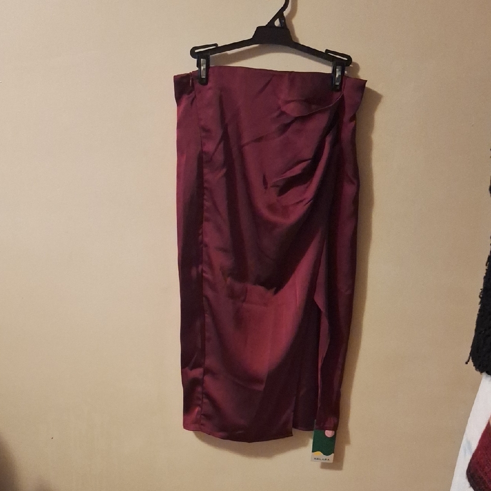 Halara High Waisted Ruched Elegant Burgundy Skirt